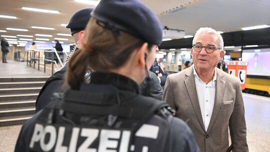 Polizei kontrolliert in Stuttgart Einhaltung des Messerverbotes