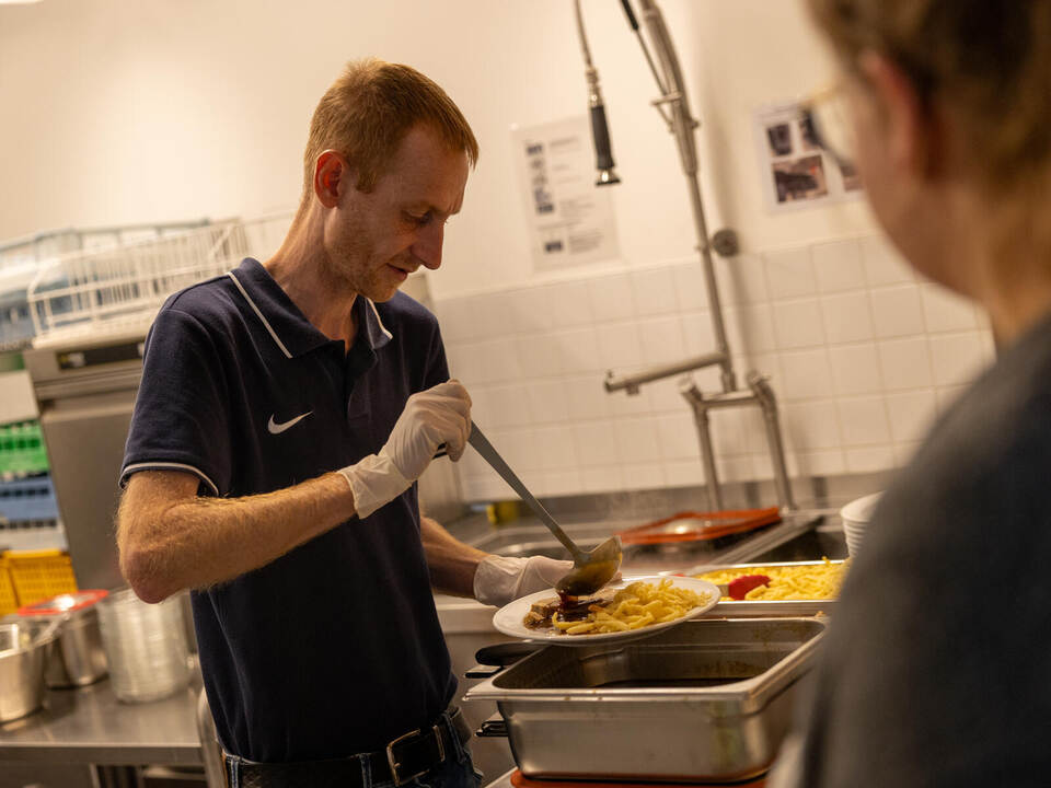 Menschen in Not Mittagessen für Senioren
