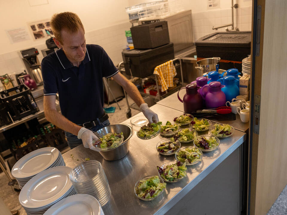 Menschen in Not Mittagessen für Senioren
