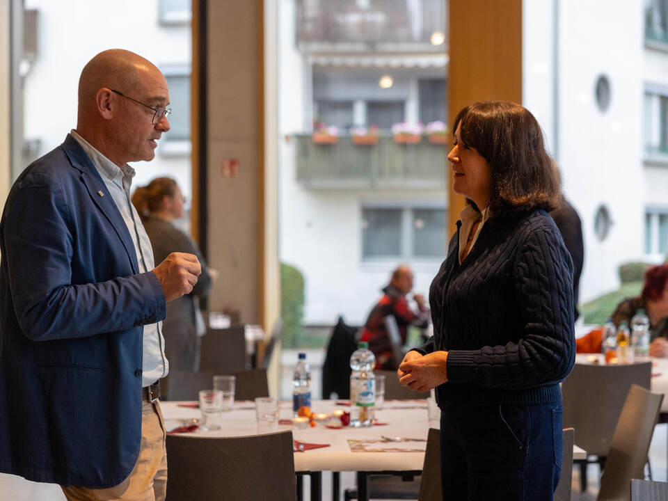 Menschen in Not Mittagessen für Senioren