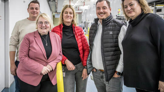 Sprachen über die Herausforderungen bei Mahle: Jakob Schleyer (Betriebsrat Mahle Mühlacker), Katja Mast (SPD-Abgeordnete), Barba