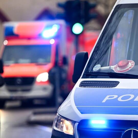 Polizei und Krankenwagen, Symbolbild