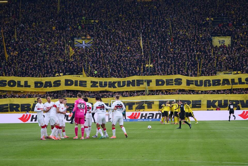 Borussia Dortmund - VfB Stuttgart Borussia Dortmund - VfB Stuttgart