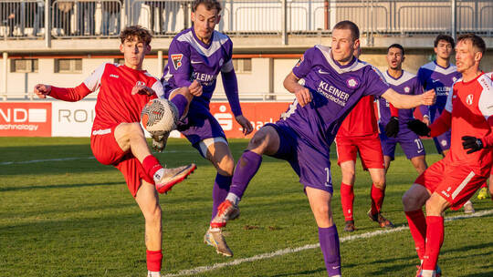 Haben viel investiert, um aber am Ende mit leeren Händen dazustehen: Nöttingens Stefan Zimmermann (2. von links) und Benedikt Fa