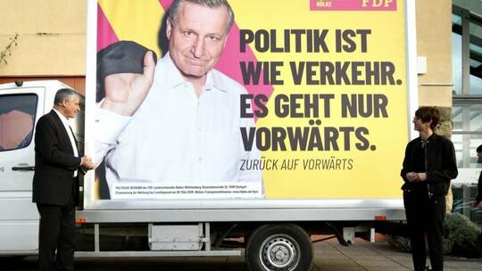 Liberale Verkehrserziehung: Hans-Ulrich Rülke und Generalsekretärin Judith Skudelny präsentieren die neue Kampagne. Foto: Instag