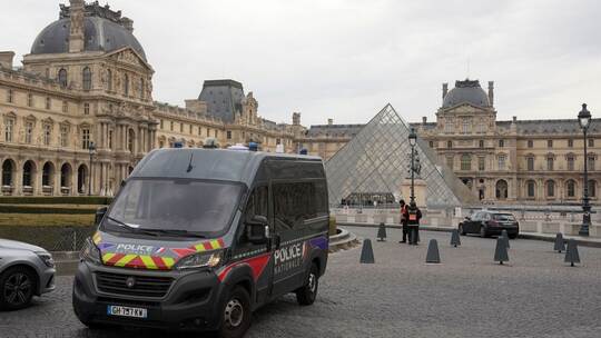 Raubüberfall auf Louvre in Paris