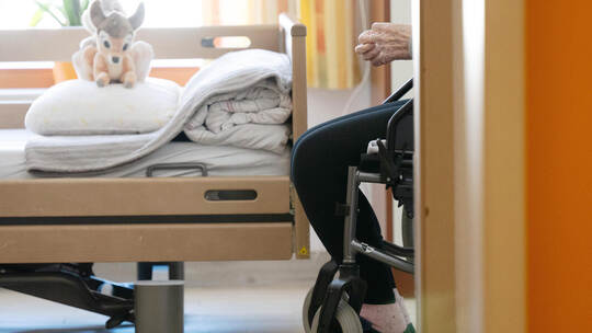 Helfende Hände von Senioren für Senioren: Dieses Angebot in den Krankenhäusern im Landkreis Calw soll weiter ausgebaut werden.Se Pflegeheim