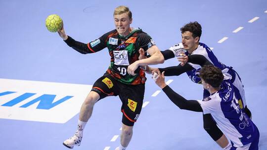 Philipp Meyer (r) Philipp Meyer (r)