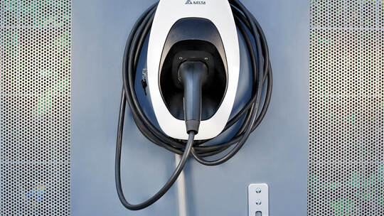 67 E-Autos sind in Dobel derzeit zugelassen, dafür gibt es 38 Ladestationen. picture alliance/dpa/ADAC/Ralph Wagner Wallboxen: Günstigstes Modell wird ADAC Testsieger / Zehn Wallboxen unter 500 Euro wurden untersucht / Deutliche Unterschiede be