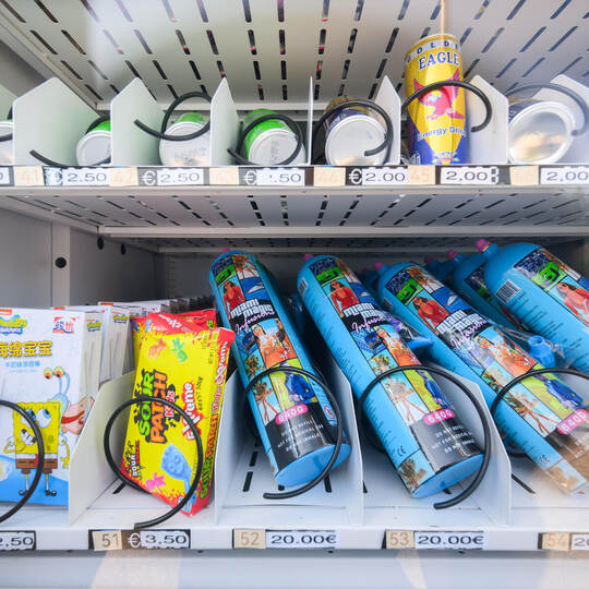 Lachgas aus Warenautomat sorgt für Kritik