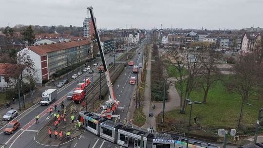 Straßenbahn in Düsseldorf entgleist Straßenbahn in Düsseldorf entgleist
