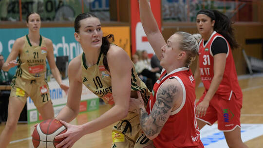 Maud Huijbens (links, hier im Bundesliga-Spiel gegen Herne) kam im EuroCup gegen Peja auf einen zweistelligen Wert bei Punkten u