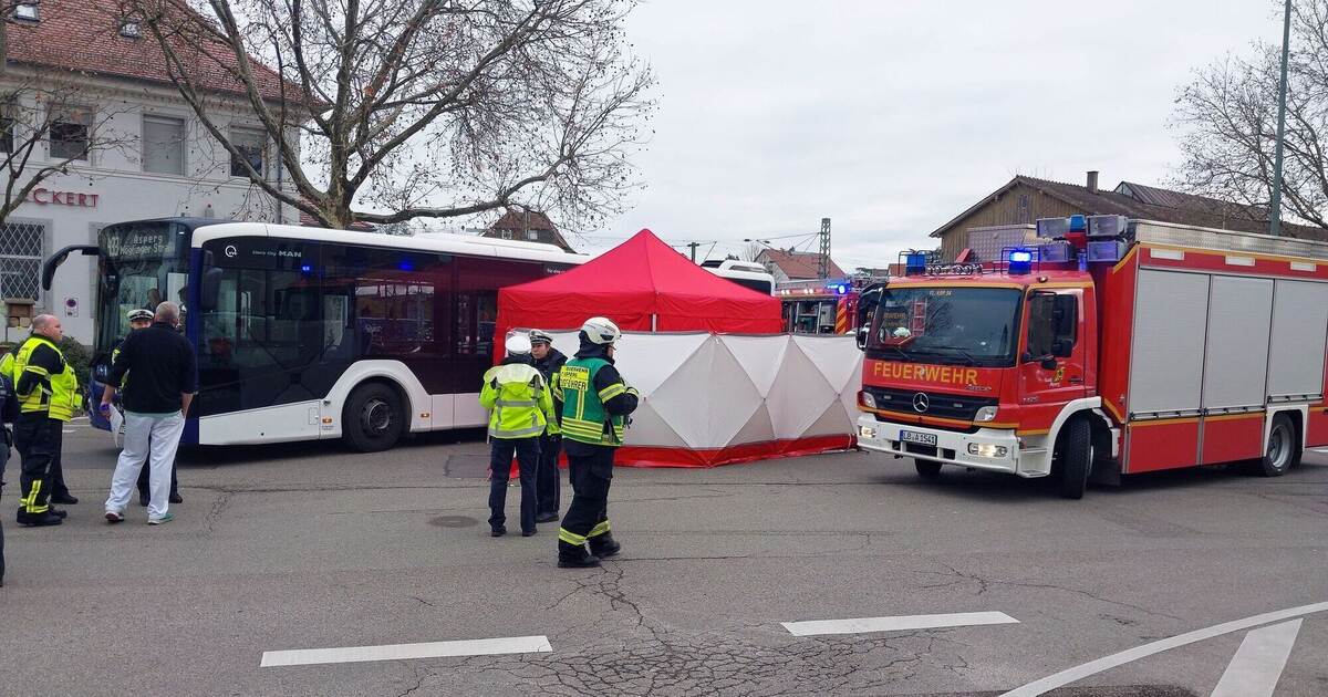 Nach tödlichem Unfall: Gaffer schlägt Passant