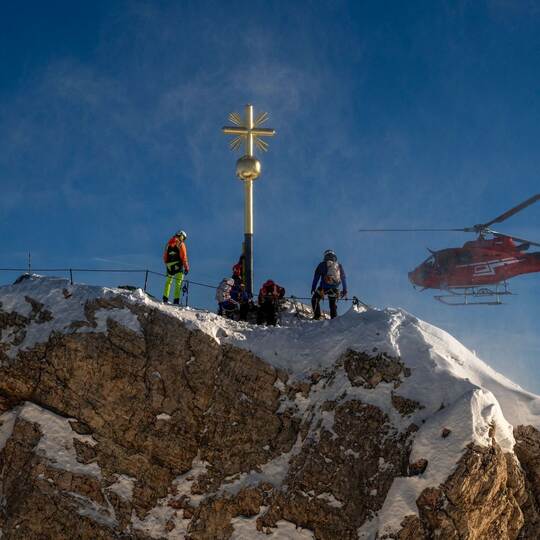 Rücktransport des Zugspitz-Gipfelkreuzes