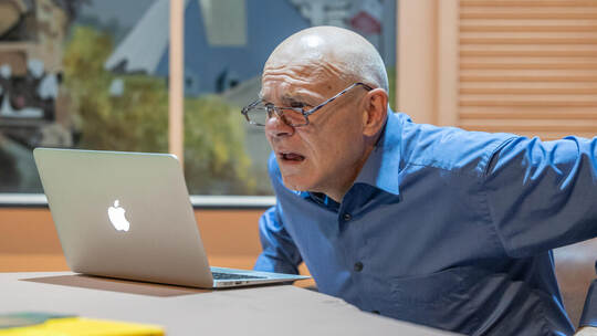 Monsieur Pierre geht online