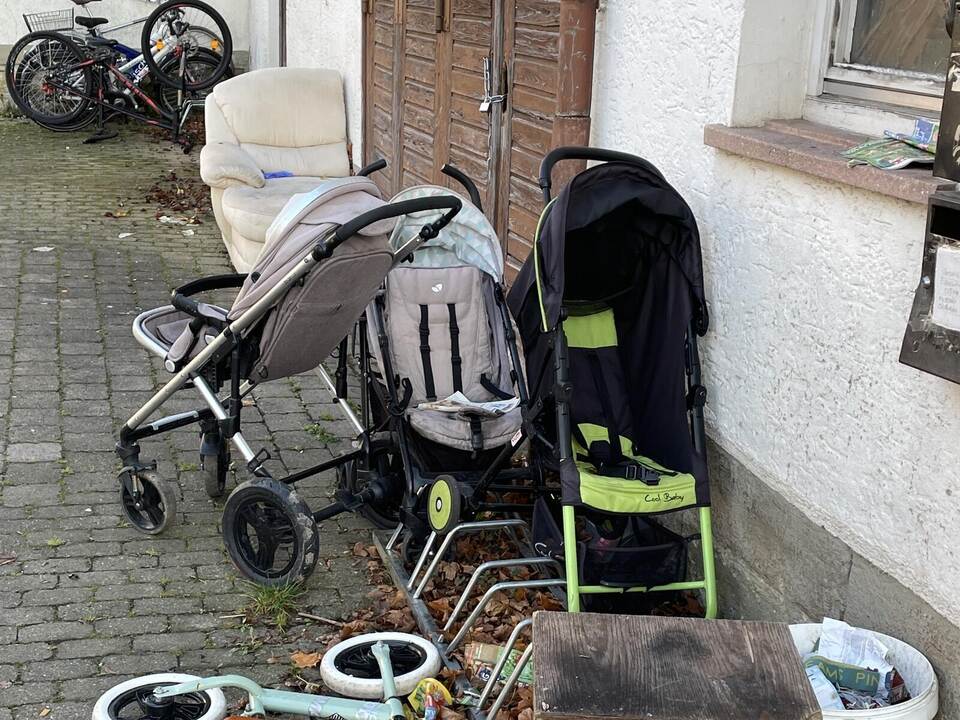Mllprobleme und Polizeieinstze: Anwohner im tisheimer Ortskern schlagen  Alarm - Region - Pforzheimer-Zeitung