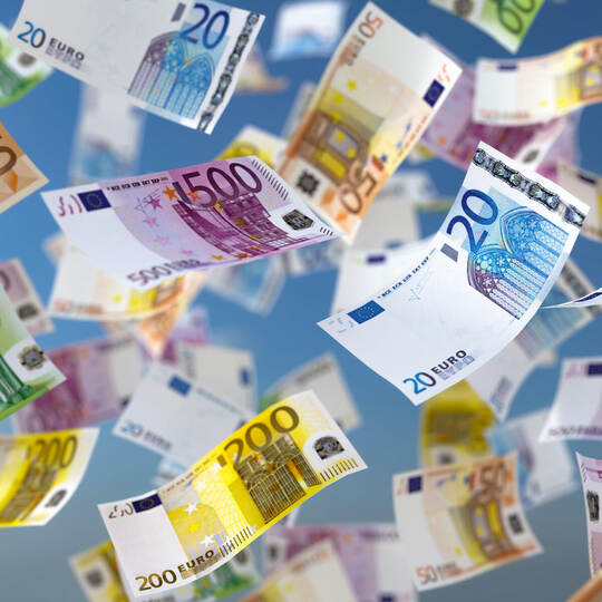 3D Illustration Geldscheine blauer Himmel mit Wolken