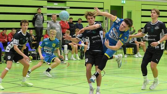 Ins Straucheln gerieten die A-Jugend-Handballer der SG Pforzheim-Eutingen um Maximilian Böhm (Zweiter von rechts) und Noé Mauch