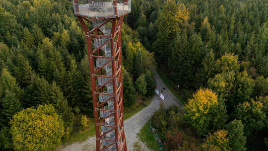 Um den Tourismus nicht zu schwächen, solle die „Hohe Warte“ wieder aufgebaut werden, so die Liberalen. Hohe Warte Absperrung Protest