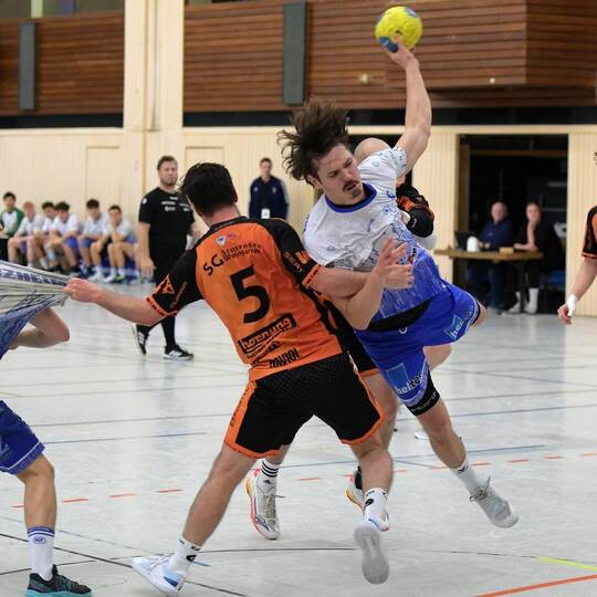 Voll reingehängt: TB-Spielertrainer Christopher Bregazzi und sein Team siegten erstmals. Foto: Michael Ripberger