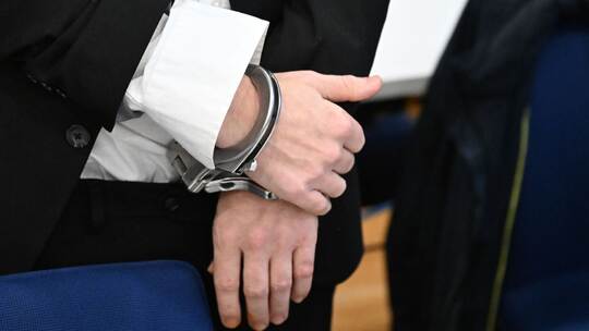 Beginn Prozess nach Messerangriff auf Polizisten