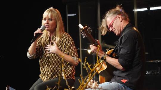 Auf der Bühne verstehen sich Sandie Wollasch und Matthias Hautsch blind. Mit großer Spielfreude haben sie das Publikum von Anfan