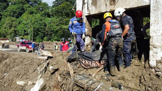 Überschwemmungen in Indonesien