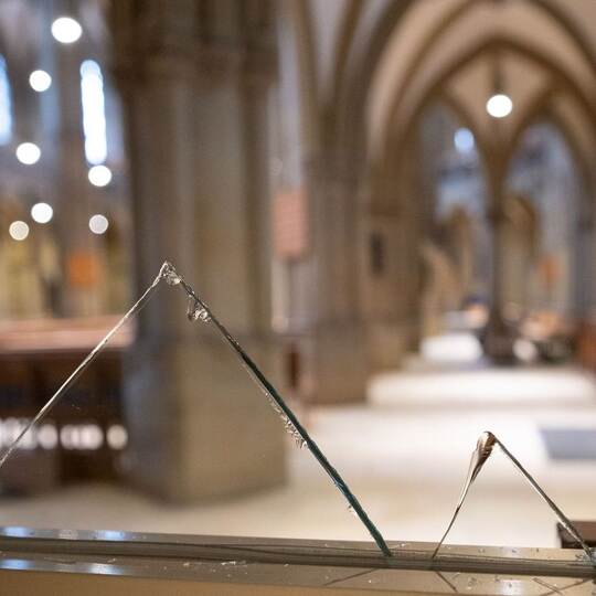 Unbekannte verwüsten Kirche in Stuttgart