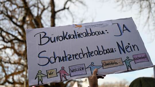 Protest zu Teilhabe- und Pflegequalitätsgesetz