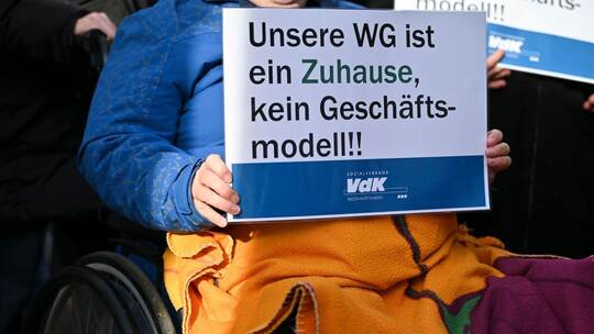 Protest zu Teilhabe- und Pflegequalitätsgesetz