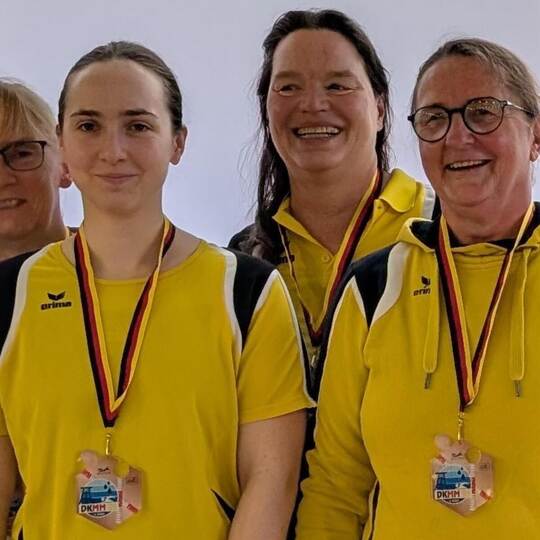 Bei den deutschen Kurzbahnmeisterschaften in Essen erfolgreich: Claudia Nickerl, Vanessa Burckhardt, Tatjana Lauterbach und Petr