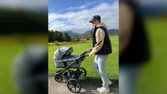 Biathlet Johannes Kühn mit seiner Tochter Biathlet Johannes Kühn mit seiner Tochter