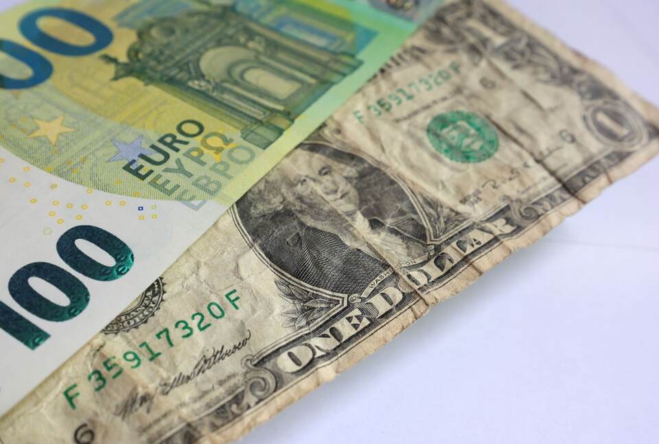 Dollar und Euro Dollar und Euro