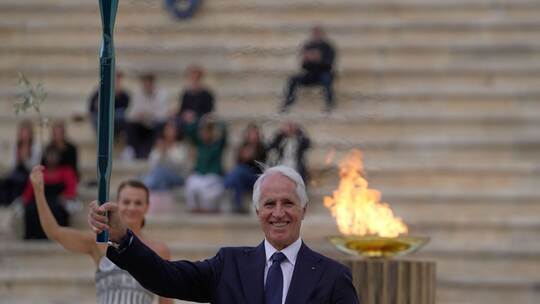 Übergabe des olympischen Feuers