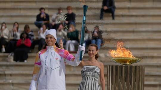 Übergabe des olympischen Feuers