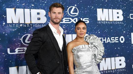 Chris Hemsworth und Tessa Thompson