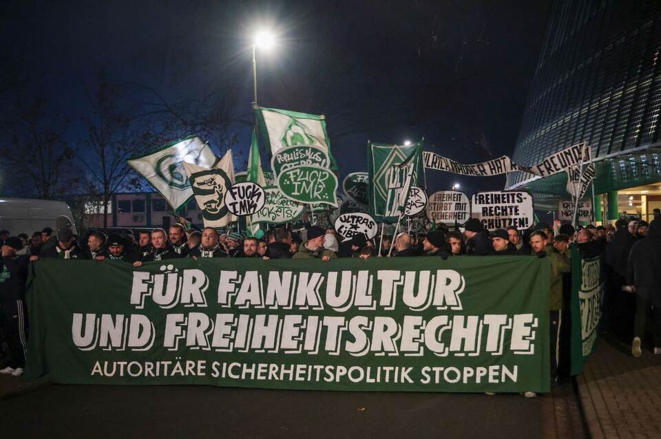 Demo zum Beginn der Innenministerkonferenz in Bremen