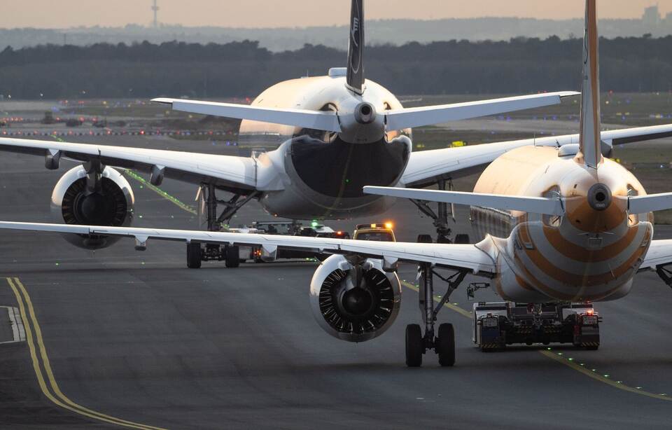 Flugzeuge im Abendlicht