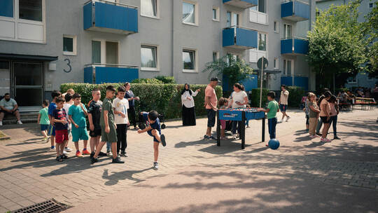 Beim Stadtteilfest im Sommer haben die Kinder des Familienzentrums Au es genossen, sich zu bewegen. Es sind glückliche Momente f