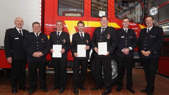 Außergewöhnliches großes Engagement: Stellvertretender Kreisbrandmeister Manfred Wankmüller und Kommandant Matthias Poppe (von l