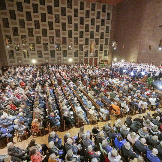 In der Stadtkirche: Benefiz-Weihnachtskonzert zugunsten „Menschen in Not“ Ungerer Werkchor, Südwestdeutsches Kammerorchester (Le In der Stadtkirche: Benefiz-Weihnachtskonzert zugunsten "Menschen in Not" Ungerer Werkchor, Südwestdeutsches Kammerorchester (Le