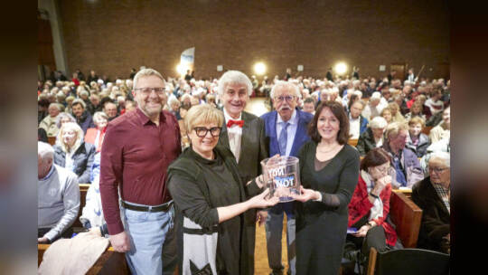 In der Stadtkirche: Benefiz-Weihnachtskonzert zugunsten "Menschen in Not" Ungerer Werkchor, Südwestdeutsches Kammerorchester (Le