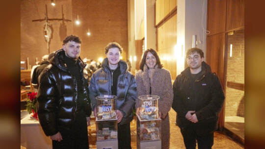 In der Stadtkirche: Benefiz-Weihnachtskonzert zugunsten "Menschen in Not" Ungerer Werkchor, Südwestdeutsches Kammerorchester (Le