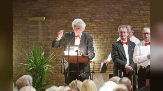 In der Stadtkirche: Benefiz-Weihnachtskonzert zugunsten "Menschen in Not" Ungerer Werkchor, Südwestdeutsches Kammerorchester (Le