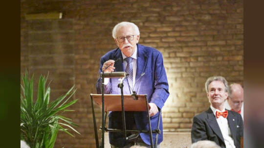 In der Stadtkirche: Benefiz-Weihnachtskonzert zugunsten "Menschen in Not" Ungerer Werkchor, Südwestdeutsches Kammerorchester (Le