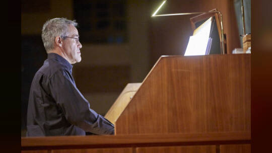 In der Stadtkirche: Benefiz-Weihnachtskonzert zugunsten "Menschen in Not" Ungerer Werkchor, Südwestdeutsches Kammerorchester (Le