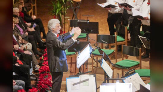 In der Stadtkirche: Benefiz-Weihnachtskonzert zugunsten "Menschen in Not" Ungerer Werkchor, Südwestdeutsches Kammerorchester (Le