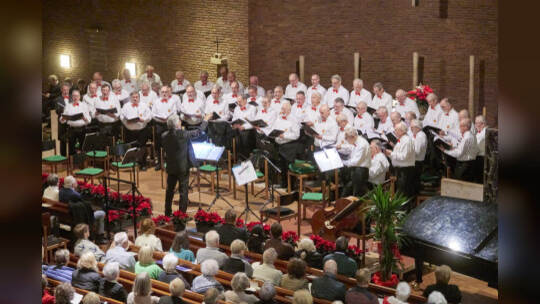 In der Stadtkirche: Benefiz-Weihnachtskonzert zugunsten "Menschen in Not" Ungerer Werkchor, Südwestdeutsches Kammerorchester (Le