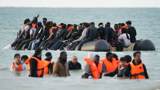 Frankreich will Schleuserboote im Ärmelkanal stoppen