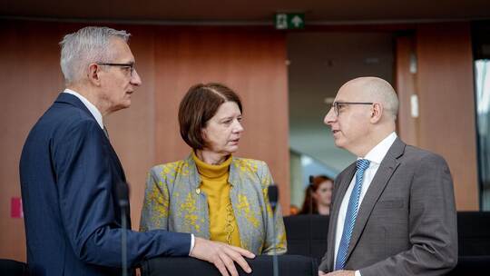 Öffentliche Anhörung der Präsidenten der Nachrichtendienste Öffentliche Anhörung der Präsidenten der Nachrichtendienste